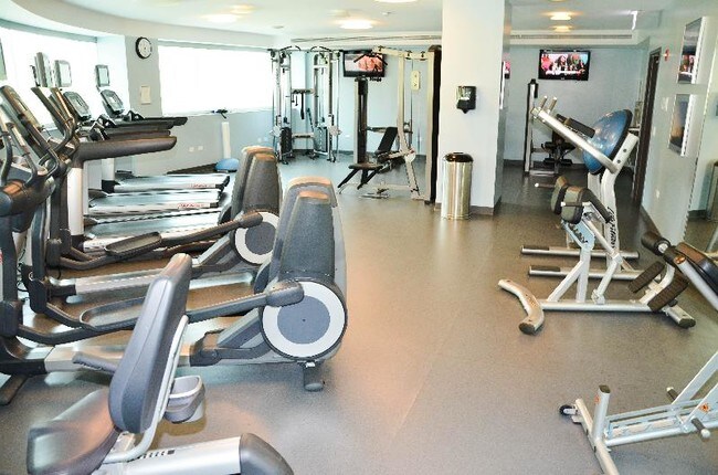 Building Photo - 476 W Huron St