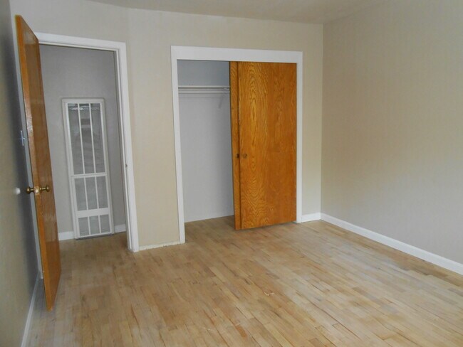 Building Photo - 545 S 7th St