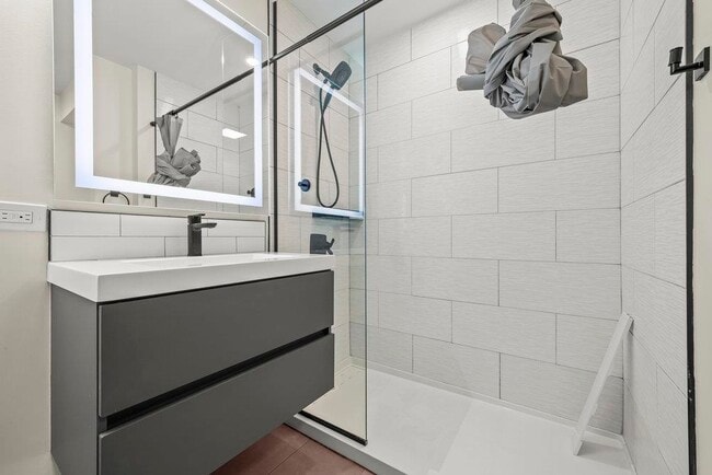 Building Photo - 102 Christopher Columbus Dr