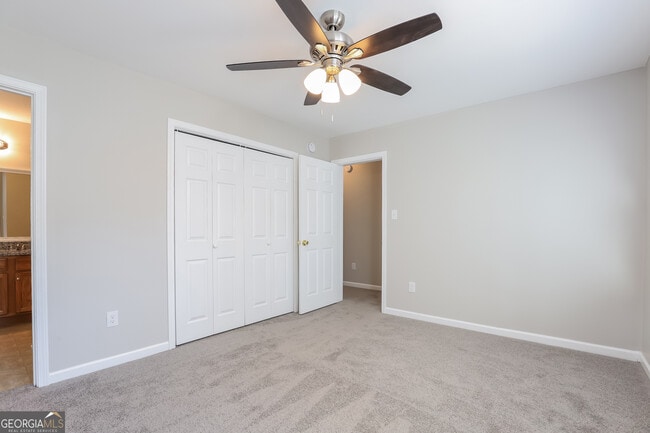 Building Photo - 5330 Mercedes Dr