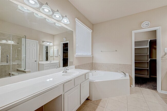 Building Photo - 8926 Silent Hills Ln
