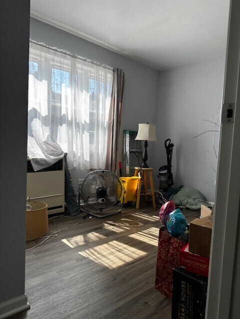 Building Photo - 1617 W Glenlake Ave