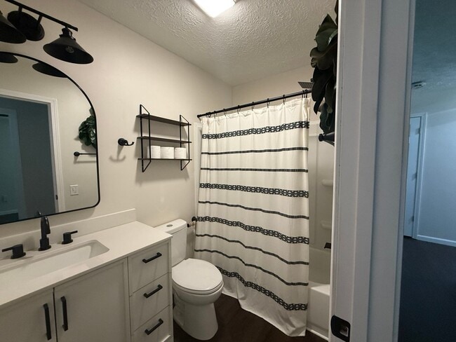 Building Photo - 3 bedroom 2.5 bathroom Home - Kingsport TN