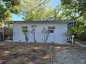 Building Photo - 600 SW 11th St