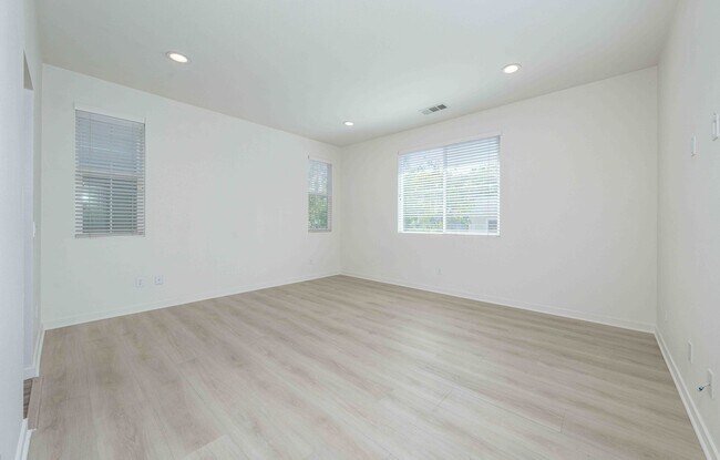 Building Photo - Modern, Move-In Ready Home with Attached 2-Car Garage