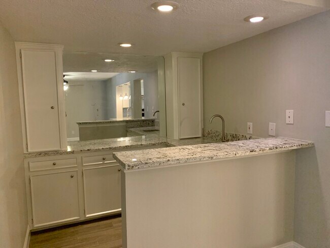 Wet Bar - 3214 Continental Dr