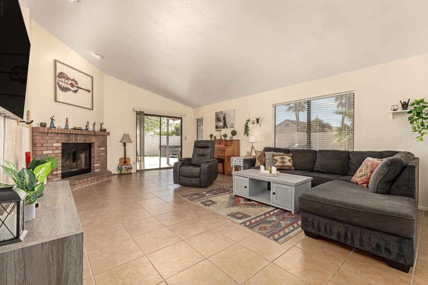 Building Photo - 8735 E Moreland St