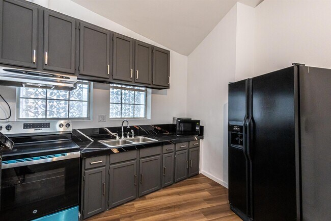 Building Photo - 1420 Corpus Christi St