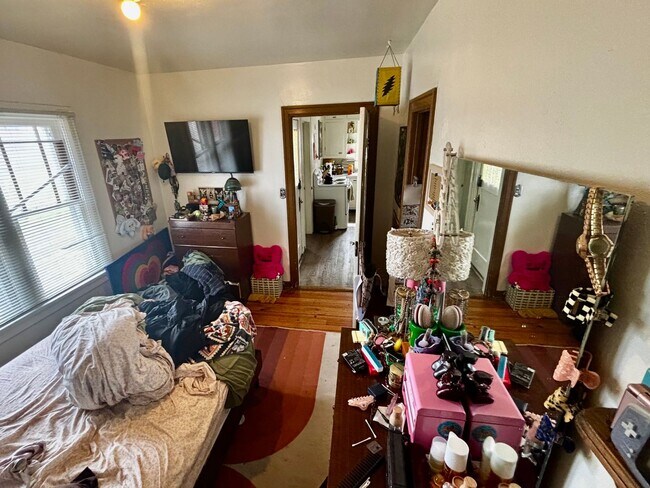 Building Photo - 404 S Van Buren St