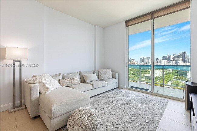 Building Photo - 2525 SW 3rd Ave