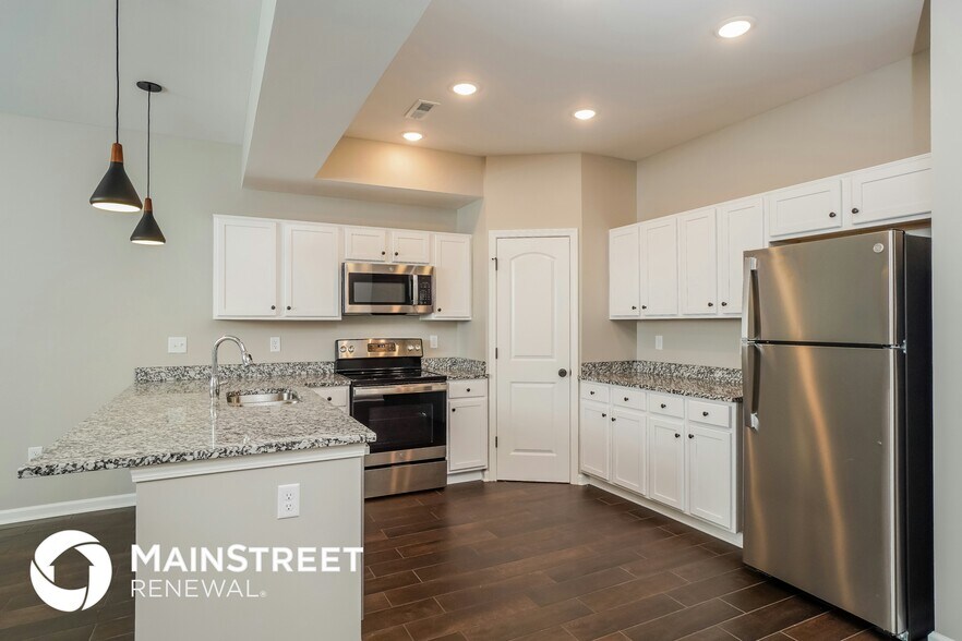 Building Photo - 2072 N Sarah Dr