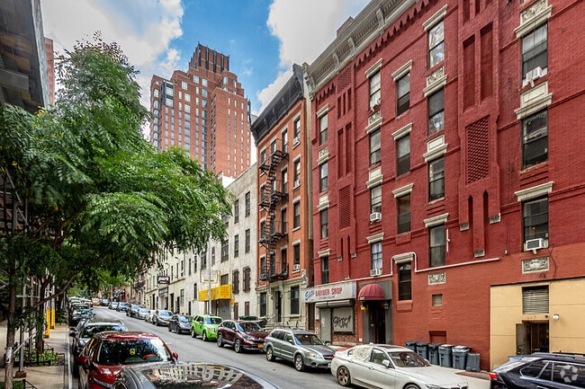 Primary Photo - 245 E 94th St