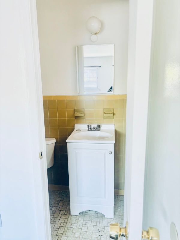 Building Photo - 3809 Review Pl