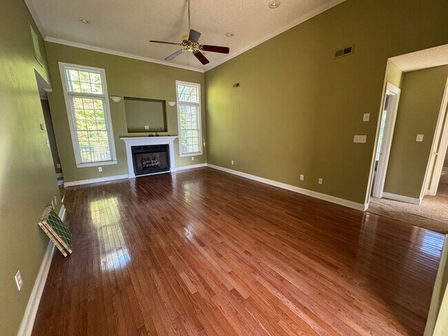 Building Photo - Available to show!