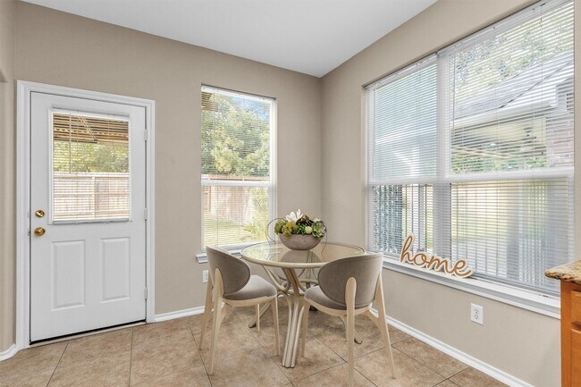 Building Photo - 115 N Hawkhurst Cir