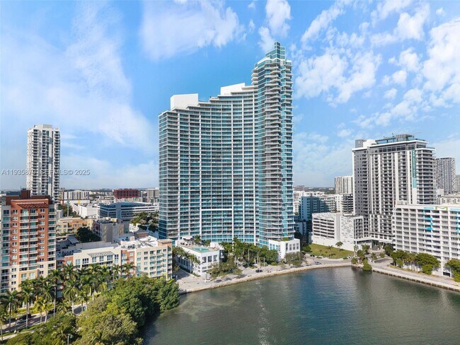 Building Photo - 2020 N Bayshore Dr
