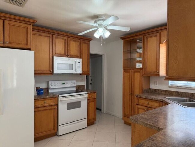 Building Photo - Easy Living with this 3 Bedroom Home on oversized fenced lot.