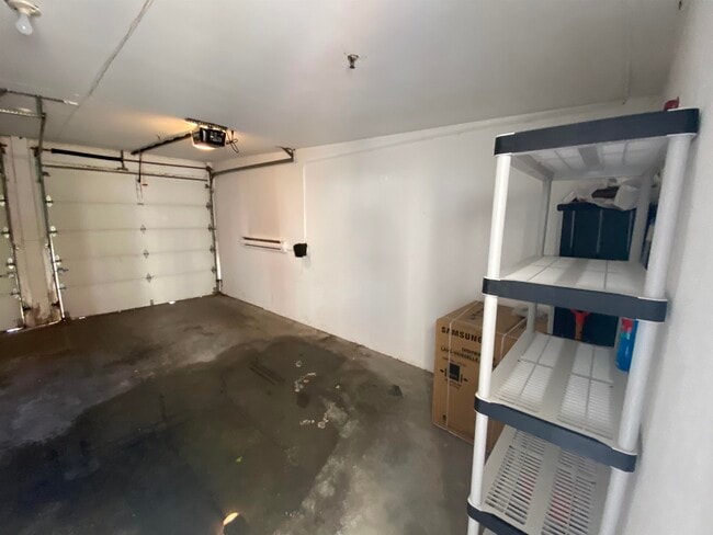 Building Photo - 734 Adams St