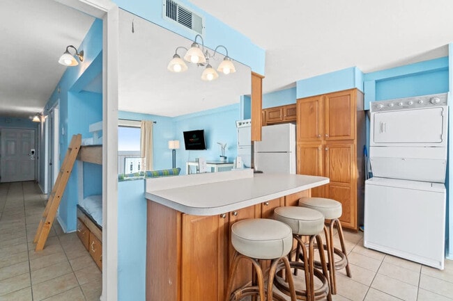 Building Photo - 8743 Thomas Dr