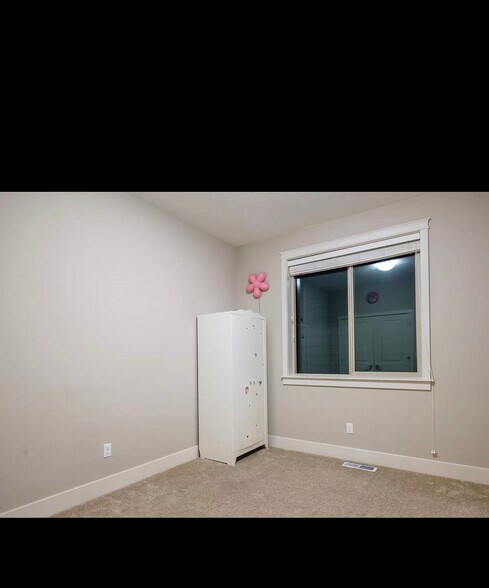Guest Room. 2 - 2180 NW 163rd Ter
