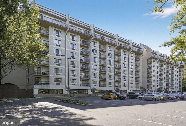 Building Photo - 800 Avondale Rd