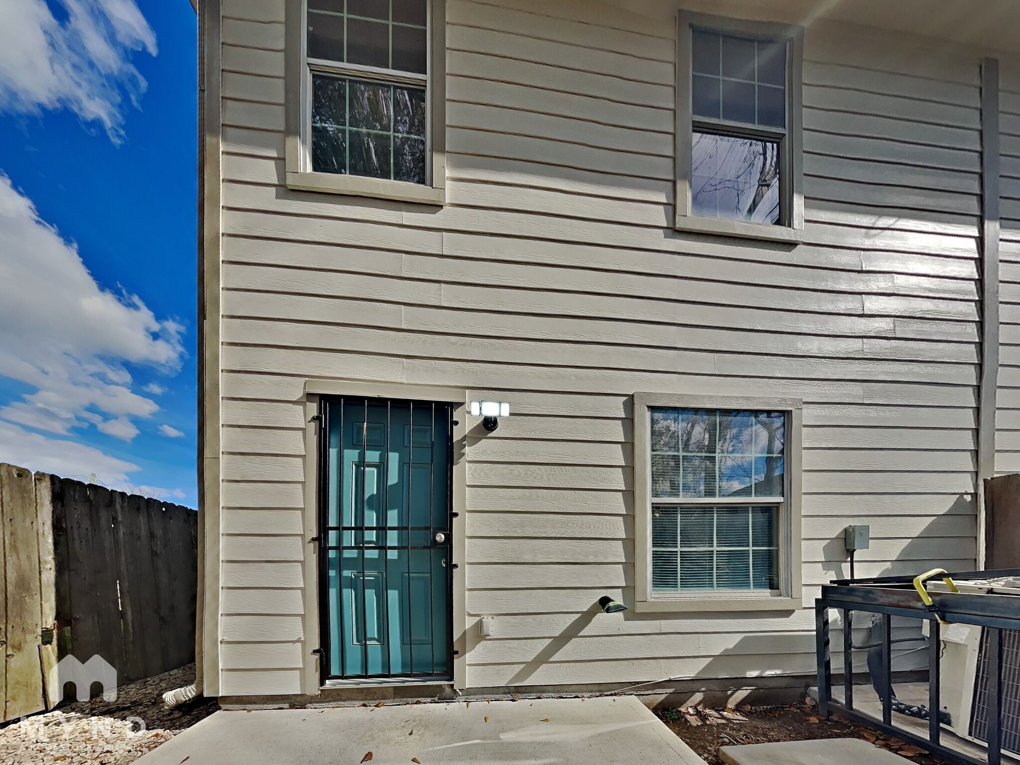 Building Photo - 6128 Sidney St