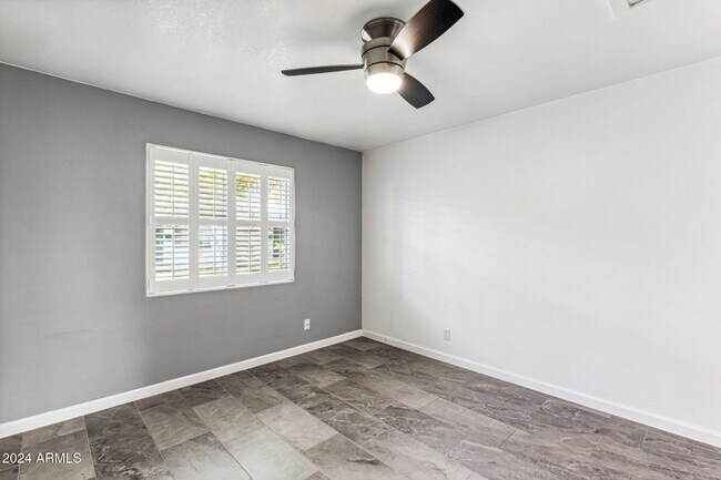 Building Photo - 502 E Roanoke Ave