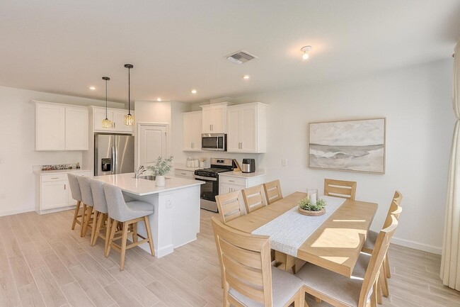 Building Photo - 14406 SW Skye Dr