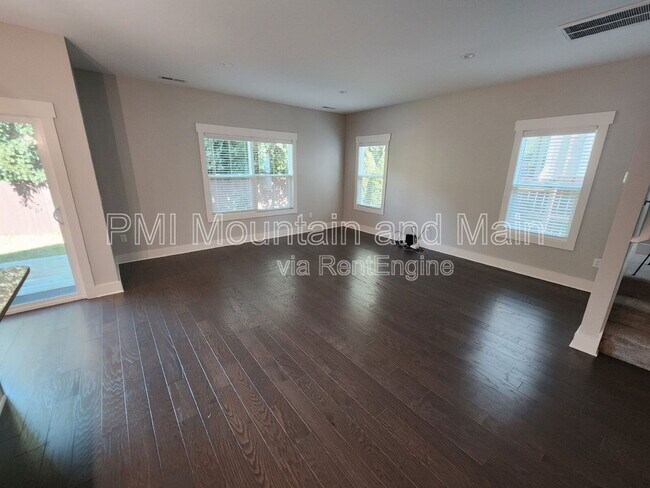 Building Photo - 16 Alice Clement Ln