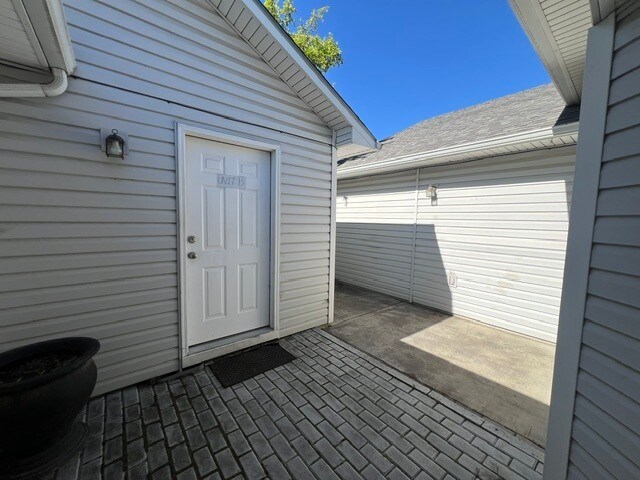 Building Photo - 3bed 3bath Great Meridian Location!
