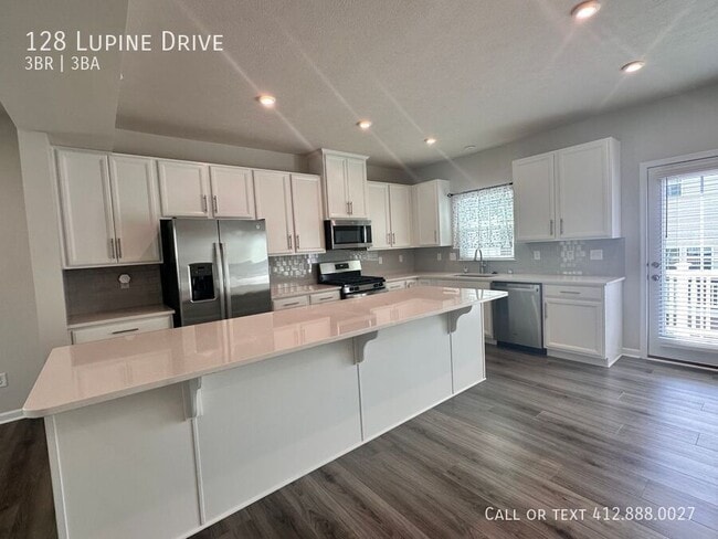 Building Photo - 128 Lupine Dr
