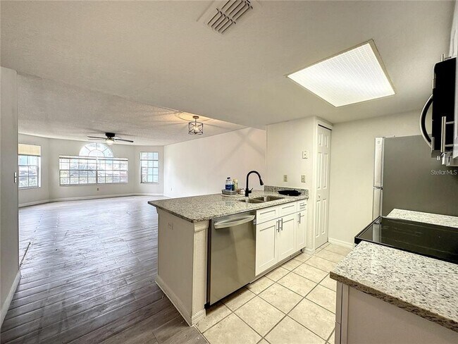 Building Photo - 2717 N Poinciana Blvd