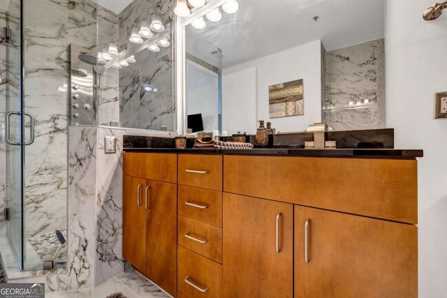 Building Photo - 711 Cosmopolitan Dr NE