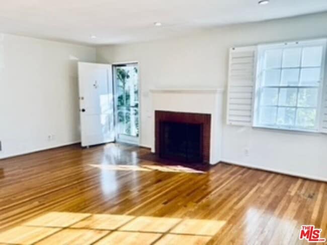 Building Photo - 1256 Devon Ave