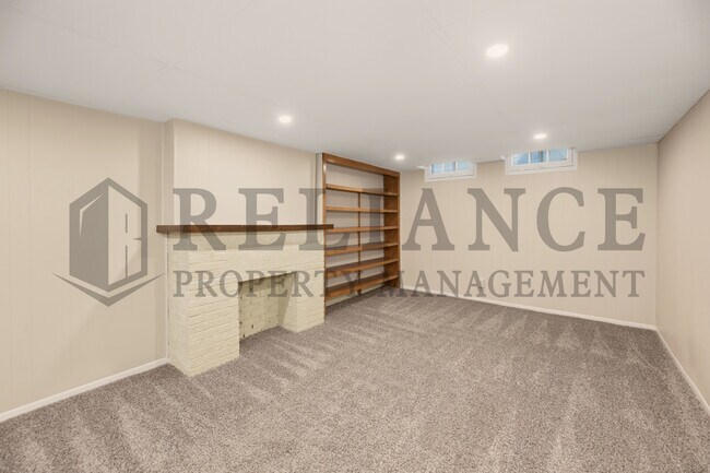 Building Photo - 737 S Lorraine Ave