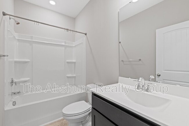 Building Photo - 138 Willow Grove Ln