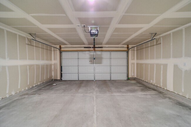 Building Photo - New Home w/ Panoramic Views