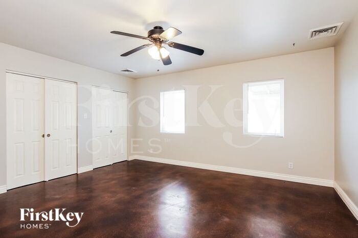 Building Photo - 3402 N 23rd Dr