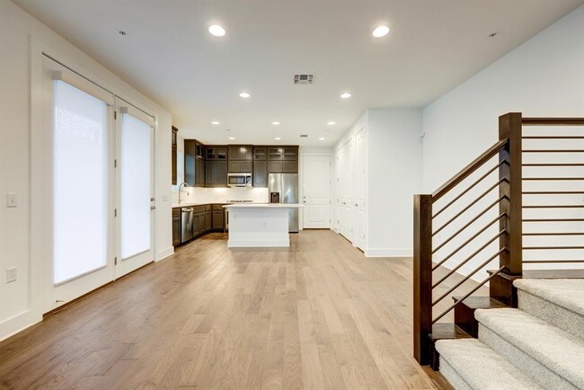 Building Photo - 2501 Simond Ave