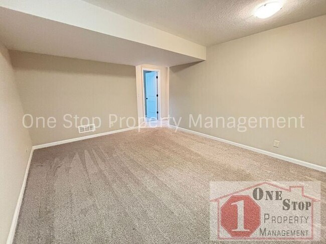 Building Photo - Brand NEW gorgeous 4 bedroom, 3 bath home ...