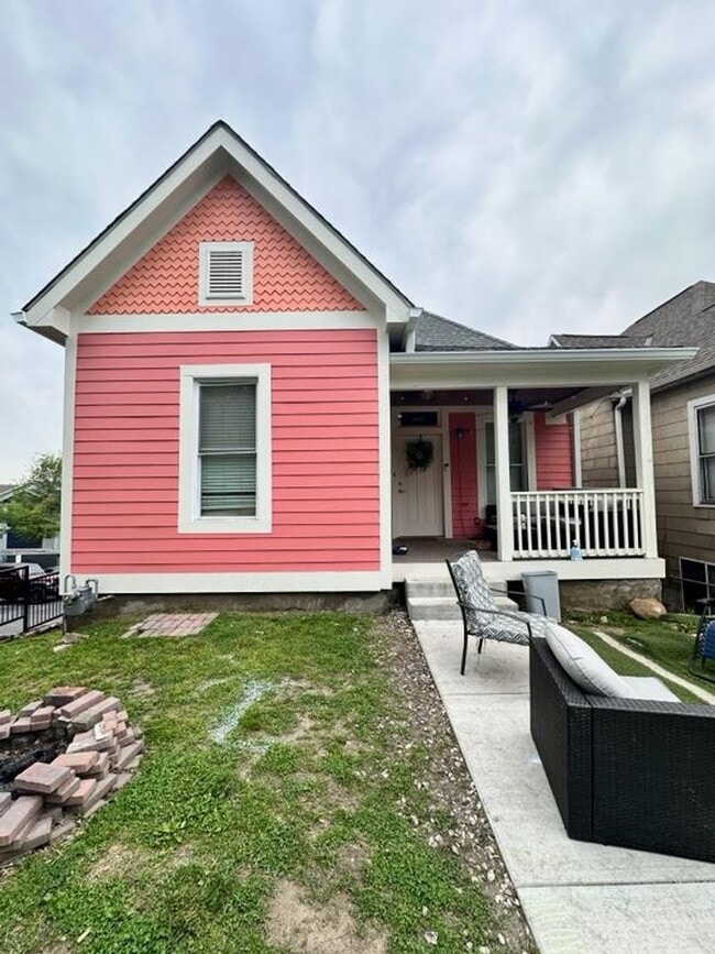 Building Photo - 1627 Forest Ave