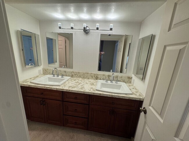 Building Photo - 3450 Rancho Diego Cir