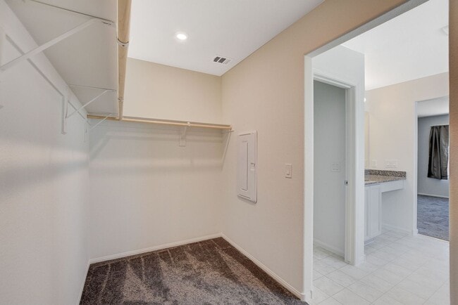 Building Photo - Newer Home in Indian Springs!