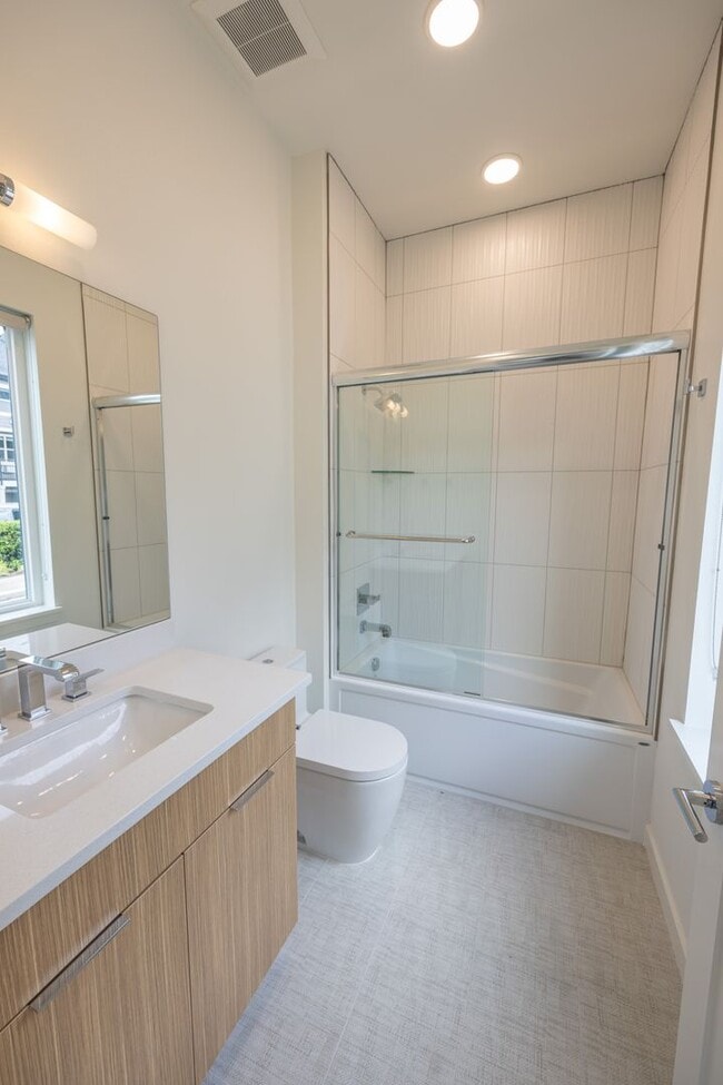 Building Photo - RIVERSIDE TOWNHOMES - BRAND NEW!