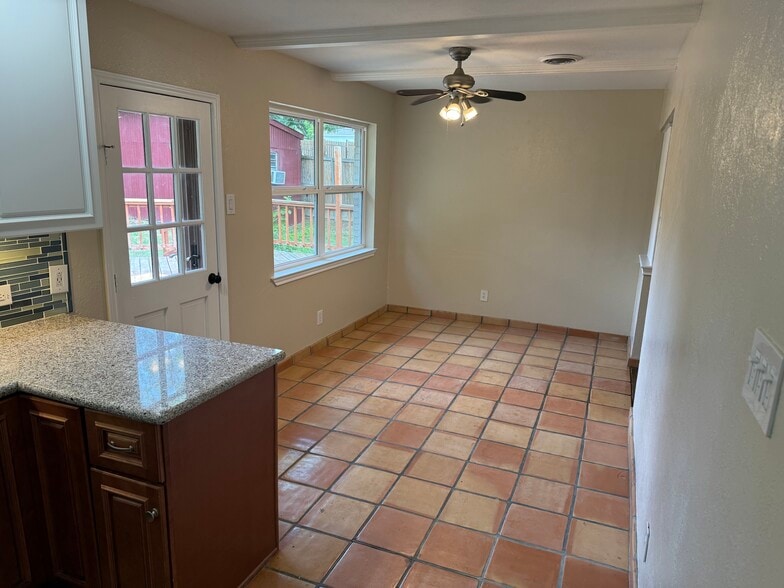 Building Photo - 8547 Stillwater Dr