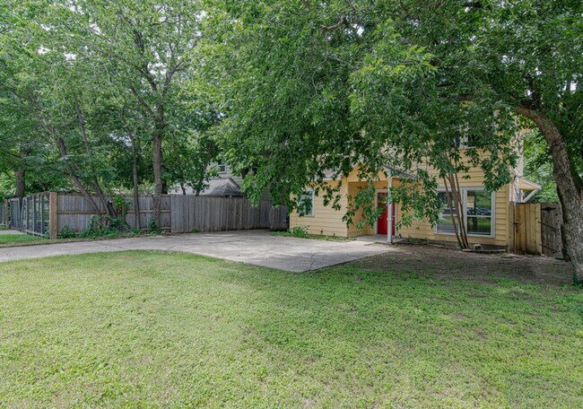 Building Photo - 1702 Singleton Ave