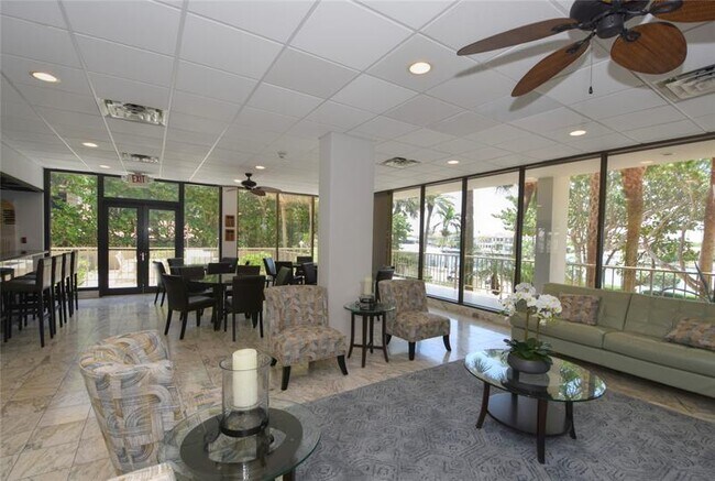 Building Photo - 1021 Hillsboro Mile
