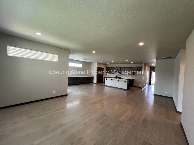 Building Photo - 3 bed house in Woodbridge