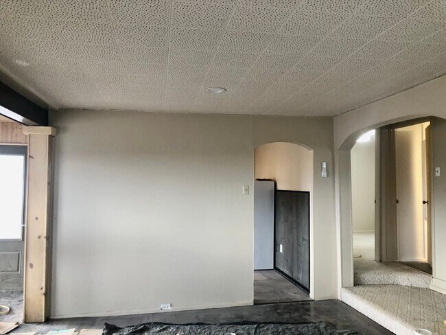 Building Photo - Custom Pioche Home