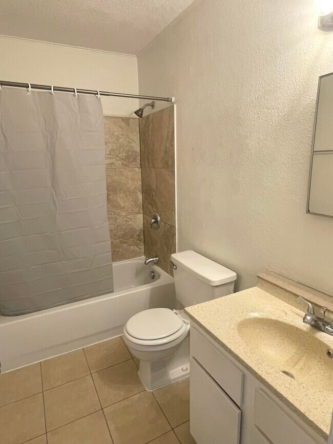 Building Photo - 710 Legion Dr